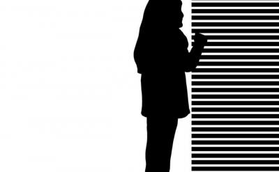 无论书写速度多么快的人,也不可能把老师所...