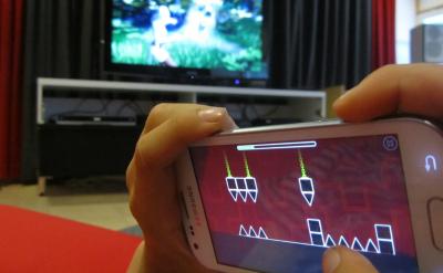 小孩虽小，可心里明白，自己所依靠、所依赖...