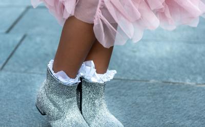 不畏浮云遮望眼,只缘身在最高层。