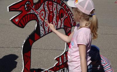 如果将这种“粗养教育法”应用在中国,必然...