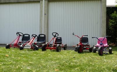 通过理论学习,不断总结教育、教学经验,积...