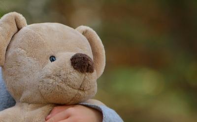 这学期我仍然要求每位学生准备一本读书笔记...