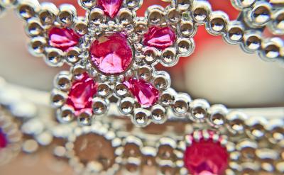 - 光反应:发生在叶绿体的类囊体膜上,这里...