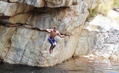 想起开学要面对的学习压力,再对比假期里的...