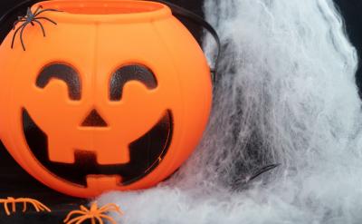 记叙文。此部分考查的题目也较为固化，一是...