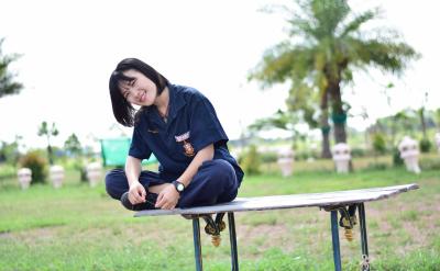 初次任教高三的姜玉斌老师一节不漏的地听了...