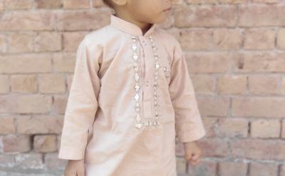 在做选择题时,同学们要充分利用题干和选项...