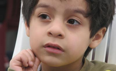 在一些政府机关、事业单位和国有企业中,政...