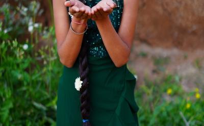 非弹性碰撞的特点是,碰撞过程中有一部分动...